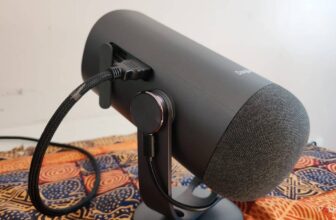 From HDMI to RCA, listed below are all of the cables you may want in your projector